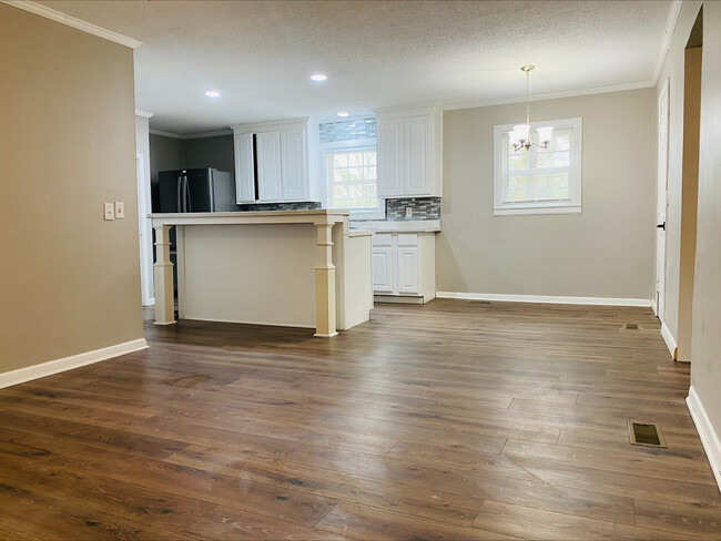 Building Photo - 1504 N Rocky Way Dr