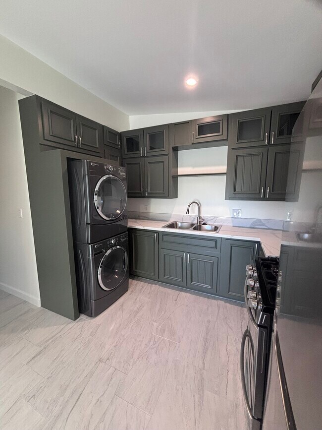 Foto del edificio - 7329 Mason Ave