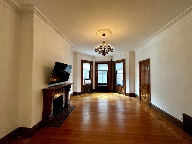 Building Photo - 144 Commonwealth Ave