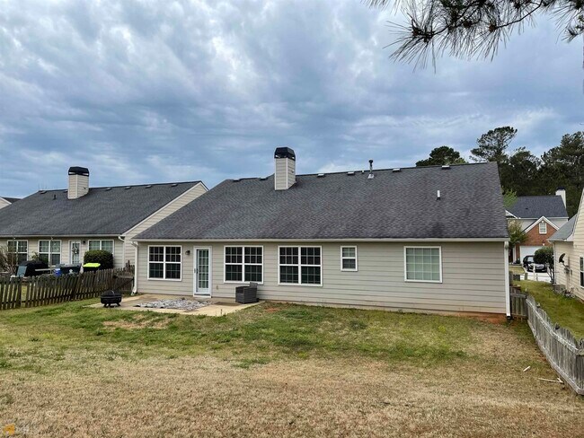 Building Photo - 1052 Southwood Dr