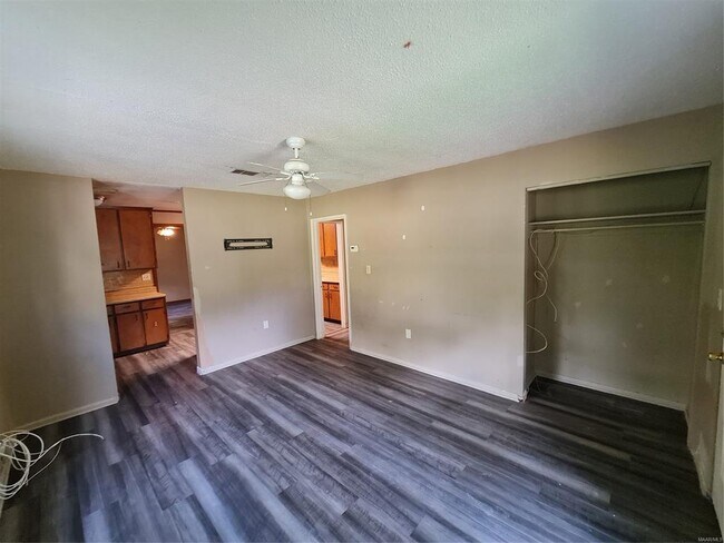 Foto del edificio - 1102 Jameswood Ct