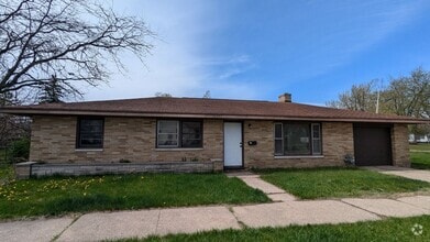 Building Photo - 1635 Roberts St