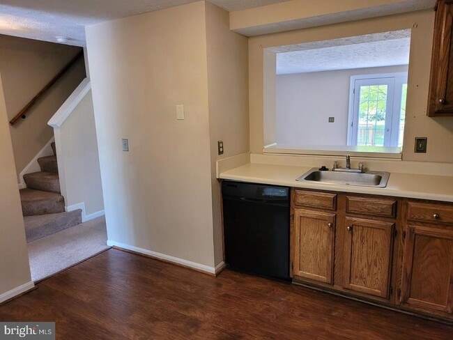 Building Photo - 104 Township Ct