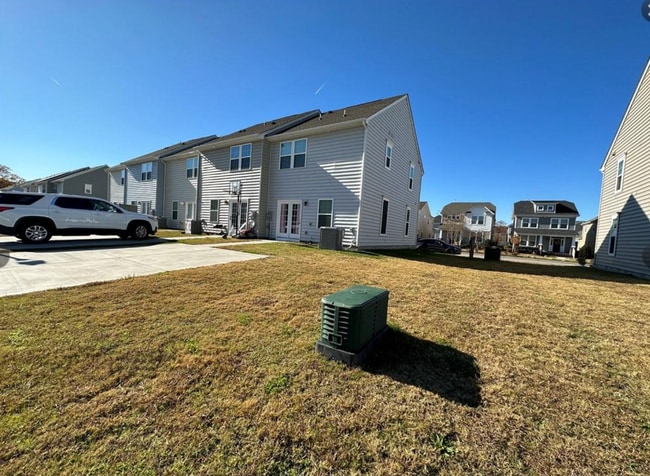 Building Photo - 266 Foxglove Dr