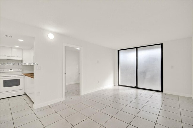 Building Photo - 3620 SW 114th Ave