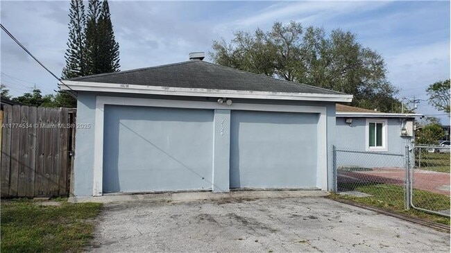 Photo - 2124 Scott St House