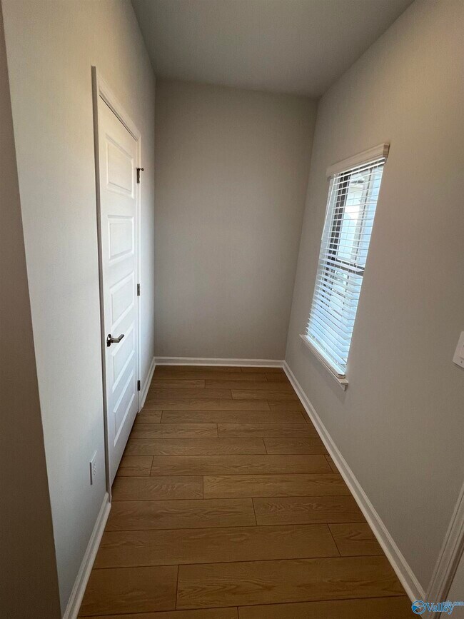 Building Photo - 184 Little Britain St