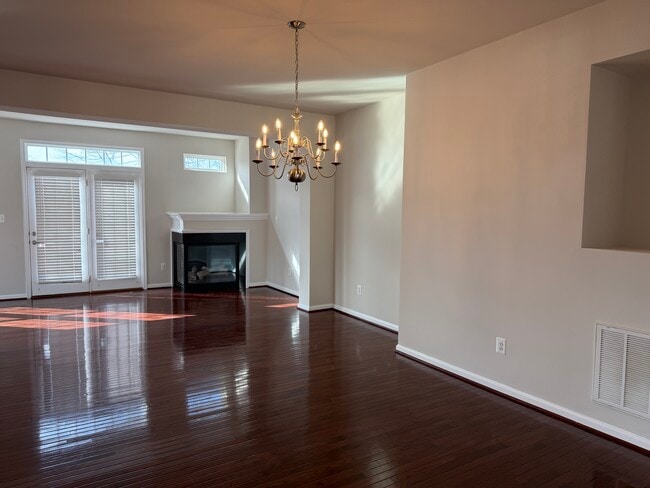 Building Photo - 45903 Peach Oak Terrace