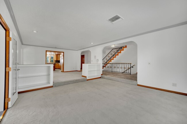 Building Photo - Stunning Tri-Level Custom Home!
