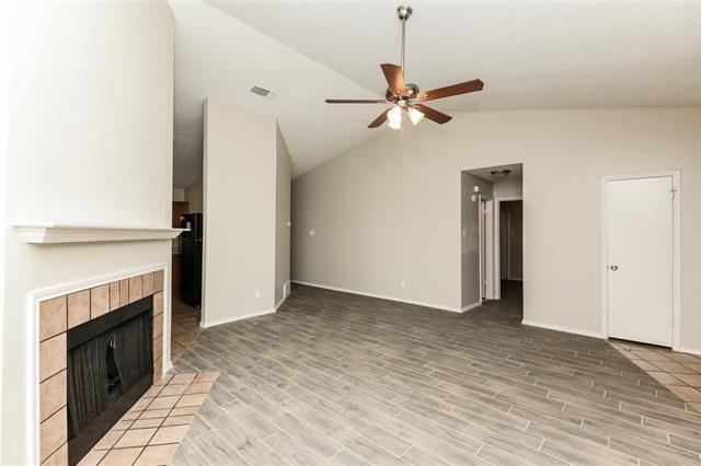 Building Photo - 404 Misty Oaks St