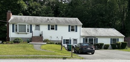 Building Photo - 7 Heidi Ln