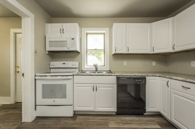 Foto del edificio - 2 Bedroom 1 Bath Fully Remodeled