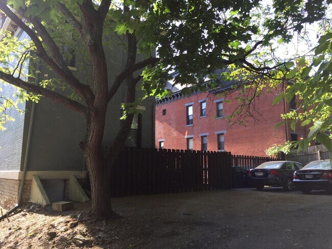 Foto del edificio - 2543 Moorman Ave