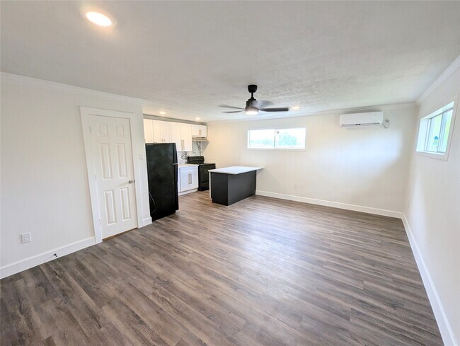 Foto del edificio - 2306 Garvey Dr