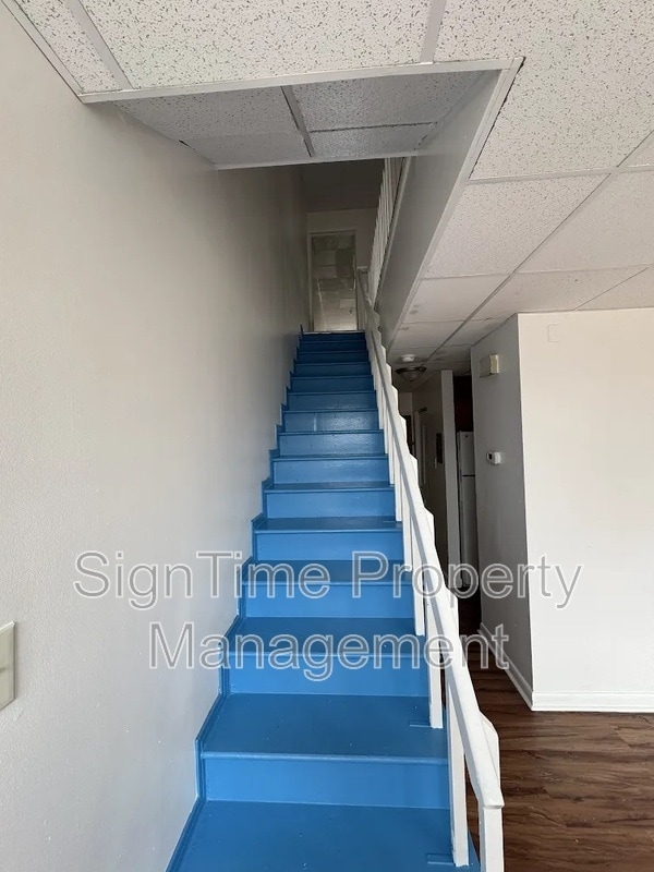 Building Photo - 112 W Franklin St