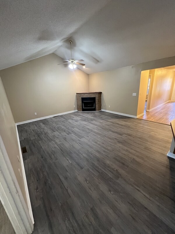 Foto del edificio - 106 Stone Henge Ln