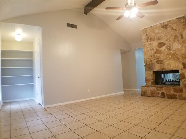 Building Photo - 1707 Onion Creek Village Dr