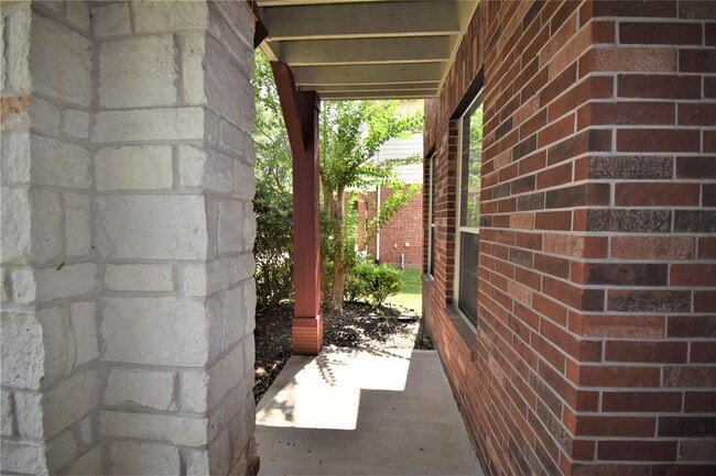 Building Photo - 25910 Crestford Park Ln