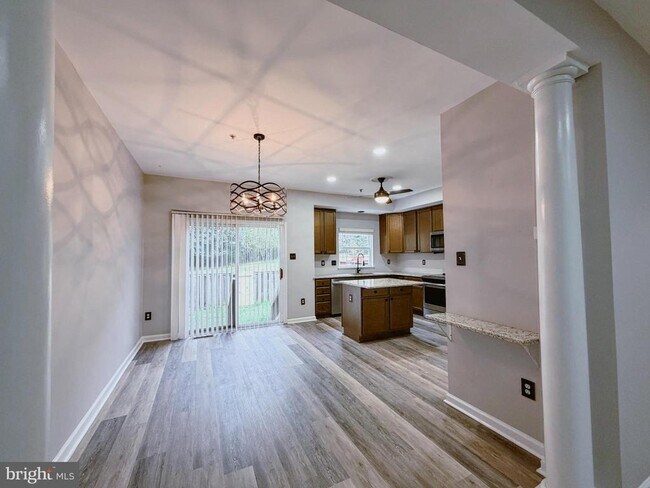 Foto del edificio - 9837 Sherwood Farm Rd