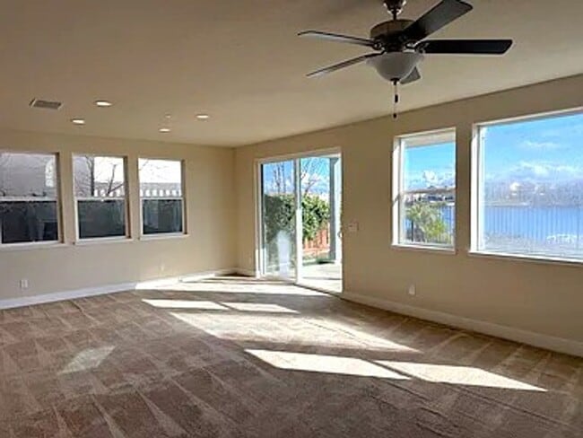 Foto del edificio - 17978 Silver Springs Way