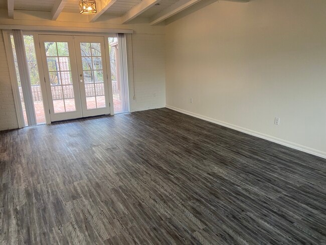 Building Photo - 423 N Olsen Ave
