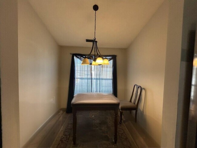 Foto del edificio - 6031 Ambassador Dr