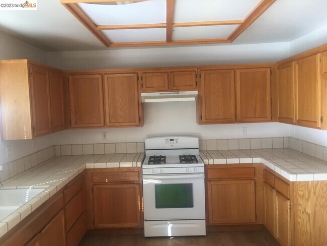 Building Photo - 2112 Carpinteria Dr