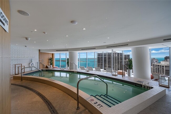 Building Photo - 300 S Biscayne Blvd