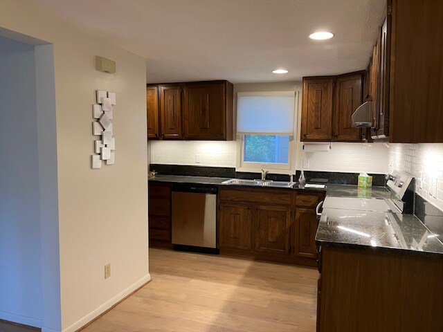 Foto del edificio - 905 E 9th St