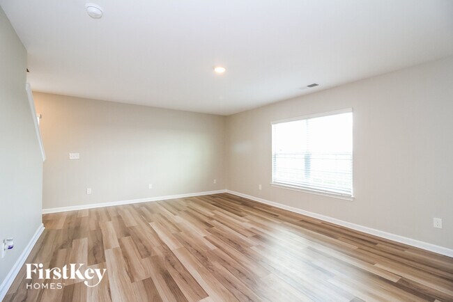 Building Photo - 281 Estelle Dr