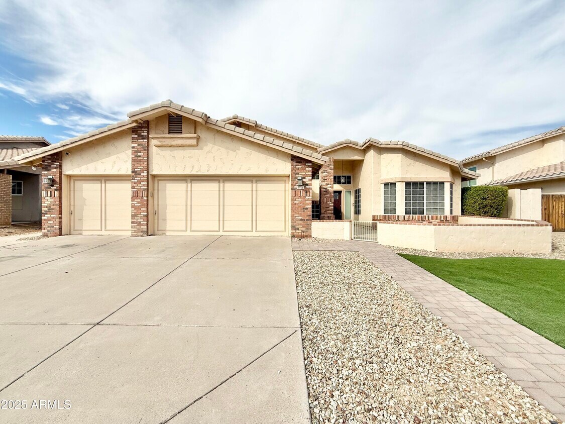 Foto principal - 2718 E Bighorn Ave