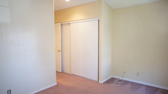 Foto del edificio - BRIGHT 2-BED CONDO LOCATED CENTRAL LAS VEGAS CONDO