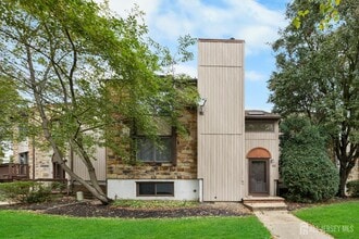 Building Photo - 65 Diamond Ln