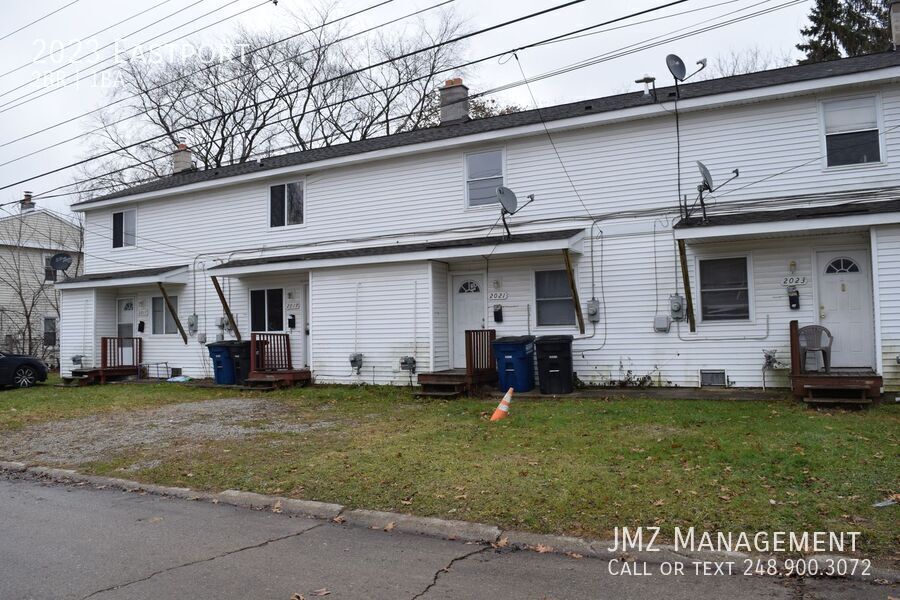 Primary Photo - Welcome to the cozy two-bedroom townhouse ...