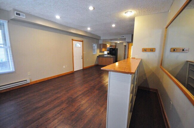 Foto del edificio - 61 McMillen Ave