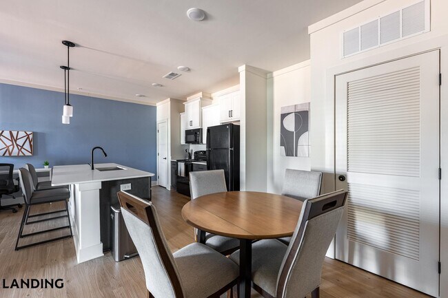 Foto del edificio - 185 Ashford Cir