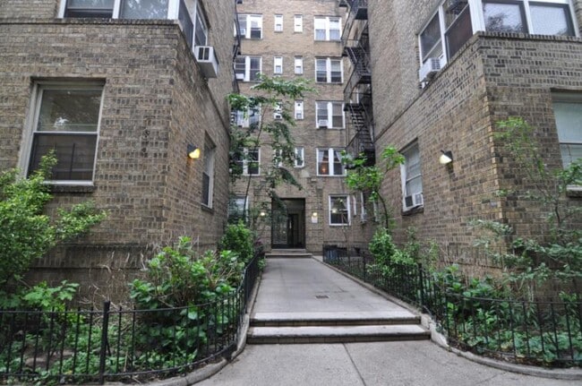 Foto del edificio - 0 bedroom in SUNNYSIDE NY 11104