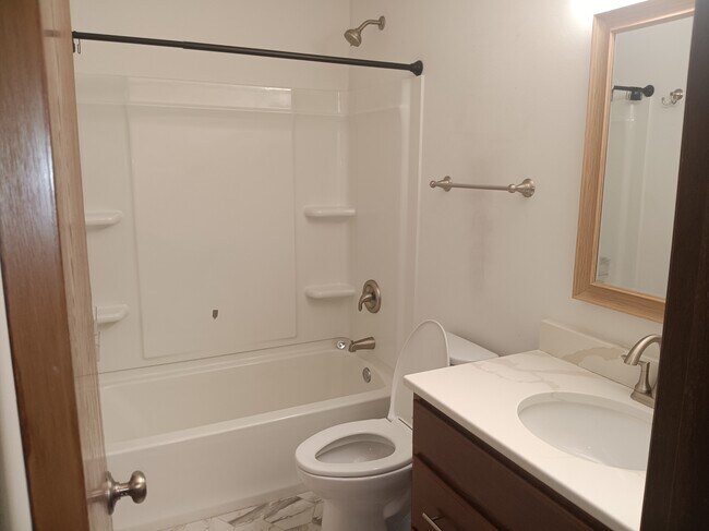 Foto del edificio - 117 Hilly Oak Dr