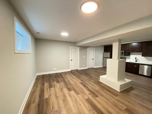 Building Photo - 2401 S Homan Ave