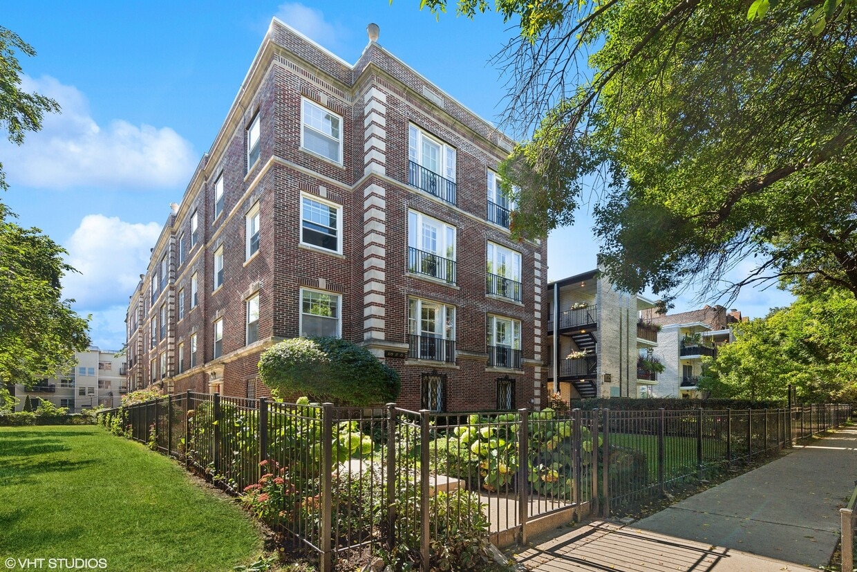 Primary Photo - 1117 W Lunt Ave
