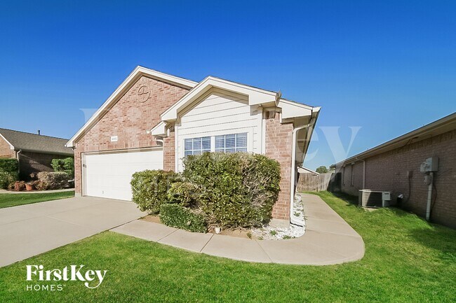 Foto del edificio - 6412 Regina Dr