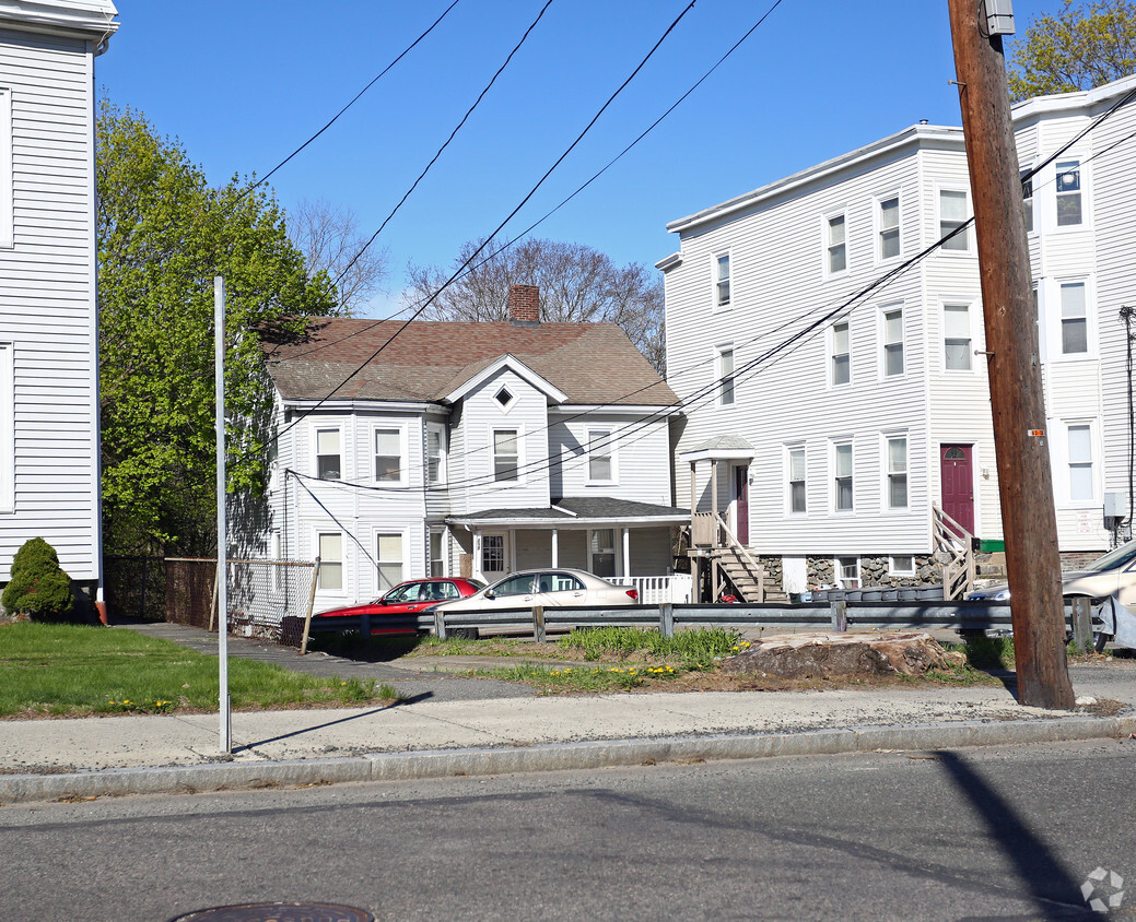 Building Photo - 295-297 Crescent St