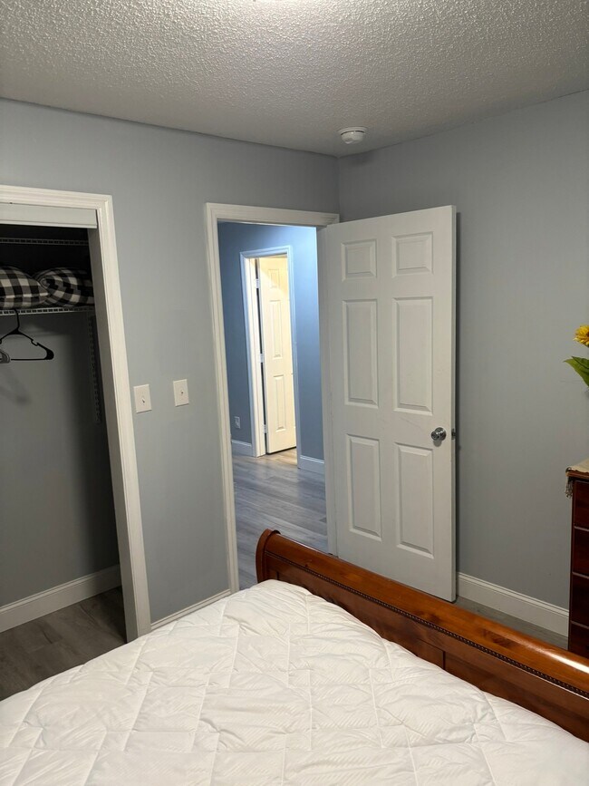 Building Photo - 279 Noles Dr