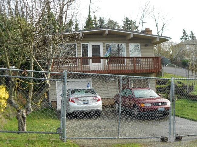 Building Photo - 6118 23rd Ave S