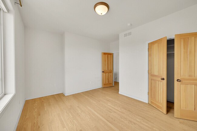 Foto del edificio - 4 bedroom, 3 bath with separate ADU