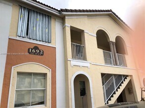 Building Photo - 1692 SE 29th Ct