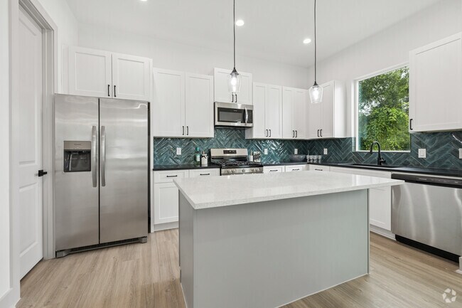 3 habitaciones, 3.5 baños - 1716 pies cuadrados - Cocina - Creekmont at Garden Oaks