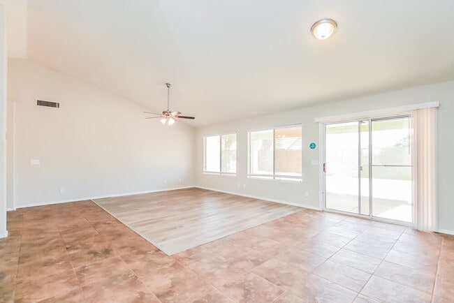 Building Photo - 4119 E San Pedro Ave