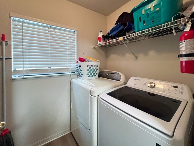 Building Photo - 2BR/2BA Condo in NW Gainesville - available February 1!