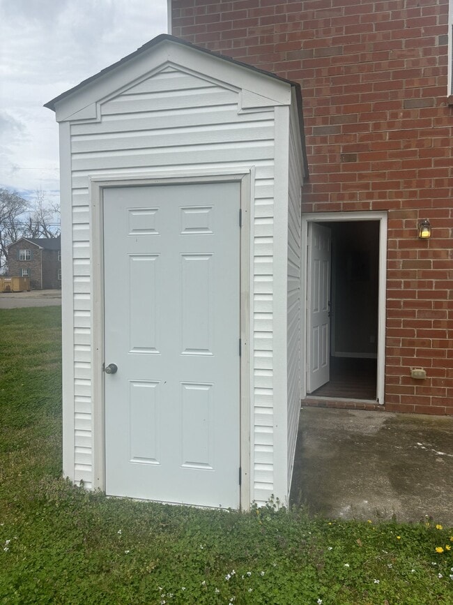 Building Photo - 3831 D Jockey  dr